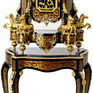 Mesa Consola Antigua de Lujo con Detalles Ornamentales de Bronce - Product Image 3