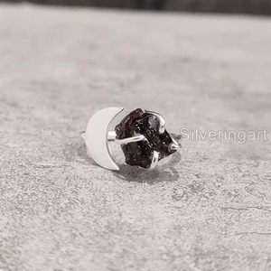 แหวนเงินแท้ 925 ประดับพลอยโกเมนธรรมชาติ รูปพระจันทร์เสี้ยว สำหรับผู้หญิง  งานแฮนด์เมด  เหมาะเป็นของขวัญคริสต์มาส  ประจำเดือนมกราคม - Product Image 5