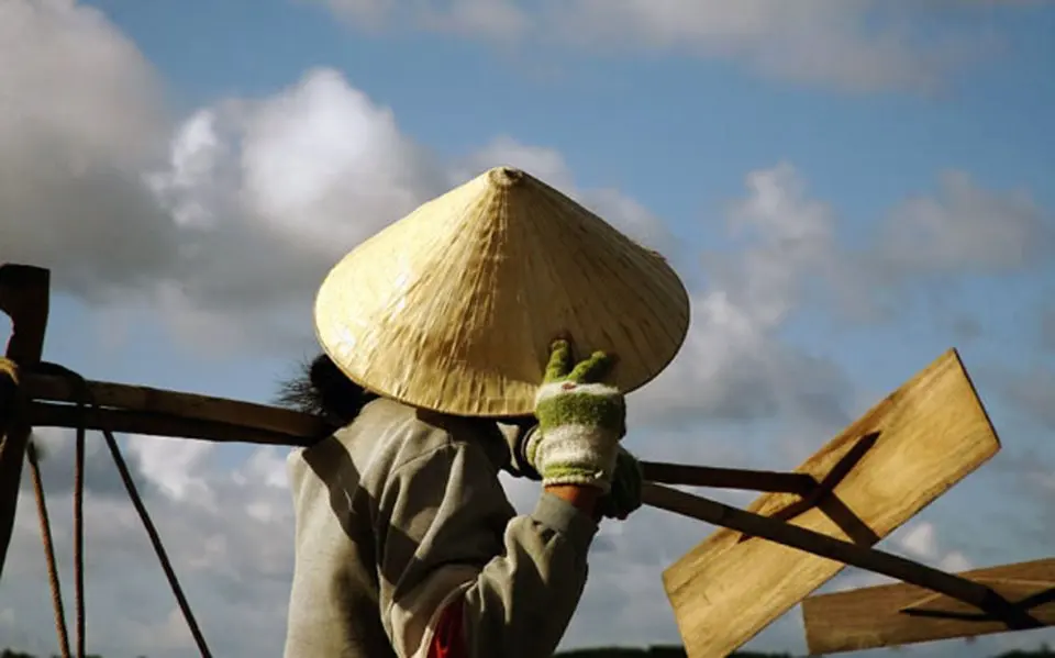 Traditional Vietnam conical hat/Palm leaf conical hat tradition hat of Vietnam