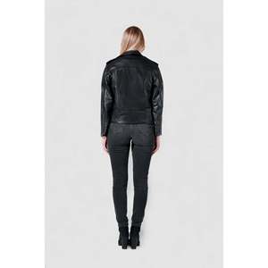 Ropa de Motociclismo y Automovilismo Megan: Ajuste Perfecto, Cuero Genuino y Nappa Suave - Product Image 5