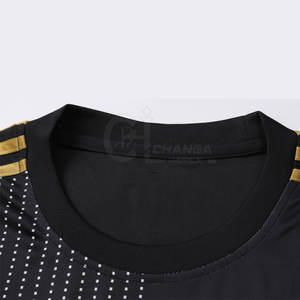 Ensembles d'uniformes de football sur mesure en gros avec impression par sublimation 100% polyester Séchage rapide et léger Respirant - Product Image 5