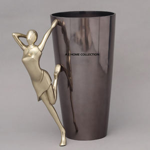 Exclusivo Florero de Metal de Lujo Acabado a Mano, Fabricado en Aluminio con Forma Antigua para Decoración de Interiores de Alta Gama - Product Image 6