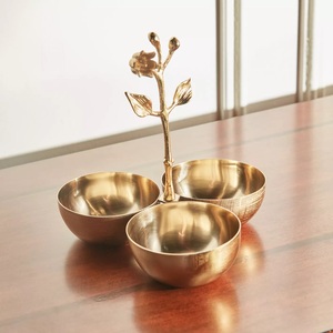 Bols de service décoratifs modernes et élégants en aluminium poli, écologiques, pour salades et plats, pour hôtels et restaurants, de la marque Antler Home Decoration - Product Image 4