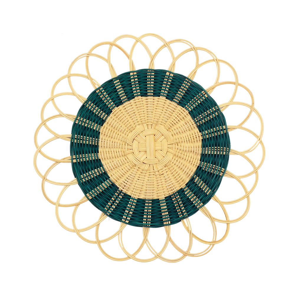 สีเบจธรรมชาติ/สีน้ำตาลอ่อนพร้อมแถบหลากสี (น้ำเงินอมเขียว/น้ำเงิน, ส้ม, แดง)