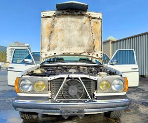 รถยนต์มือสองปี 1984 เมอร์เซเดส-เบนซ์ 300D เทอร์โบดีเซล ไม่มีราคาขั้นต่ำ เครื่องยนต์เทอร์โบดีเซล 5 สูบ ภายในสีพาโลมิโน ปรับแต่งน้อยมาก - Product Image 5