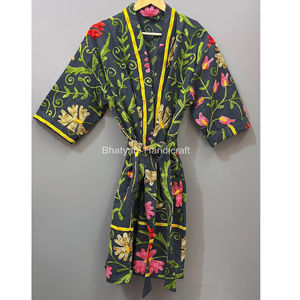 Veste Suzani ouzbek à manches longues faite à la main nouveau manteau réchauffé d'hiver avec broderie taille libre et Robe tissée taille naturelle - Product Image 1