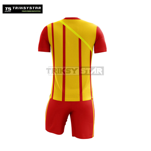 Ensemble d'uniformes de football jaune rouge rayé maillot et short d'équipe personnalisés pour hommes Kit de football respirant à séchage rapide Design personnalisable - Product Image 2