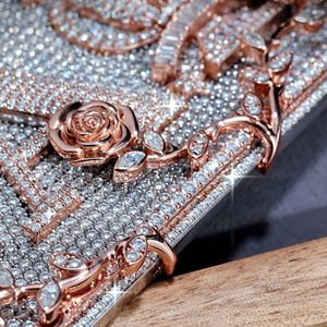 Elegante colgante de Hip Hop con detalles de oro rosa, moissanita de Plata de Ley 925, diamantes redondos de corte brillante con claridad VVS - Product Image 3