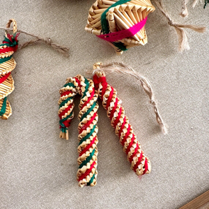 Adornos Navideños de Paja Enrollada Hechos a Mano en Colores Variados - Product Image 3