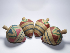 Toupie éducative de jouet de gyroscope en bois traditionnel pour la tranche d'âge 5 à 7 ans - Product Image 4