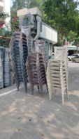 Chaise en plastique moulé style X-Back - Empilable et durable pour les mariages en plein air