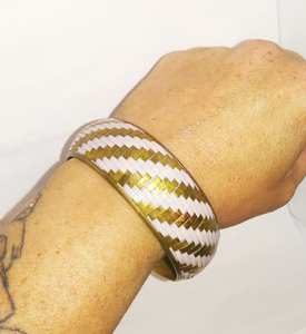 Brazalete Tradicional de Latón con Diseño de Incrustaciones de Hueso, Chapado en Oro, Hecho a Mano, Joyería para Mujer, Accesorios Artísticos, Maestro AWMJE044 - Product Image 2