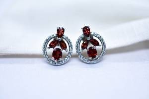 ต่างหูพลอยโกเมนธรรมชาติ925เงินแท้เครื่องประดับแฮนด์เมดระดับพรีเมียมสำหรับงานแต่งงานครบรอบผู้หญิงดีไซน์หรูหรา - Product Image 2