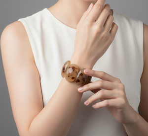 Pulsera de Resina Facetada Hecha a Mano |   Brazalete con Diseño de Caparazón de Tortuga |   Proveedor de Joyería de Moda al por Mayor |   OEM disponible - Product Image 2