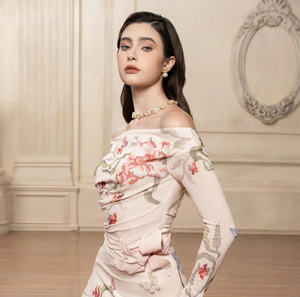 Robe de créateur à épaules dénudées avec motifs floraux délicats fabriquée au Vietnam - Product Image 1