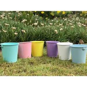 Seaux de seau en métal galvanisé faits à la main avec poignée pour la maison, le jardin et le planteur de fleurs en plusieurs couleurs. - Product Image 1