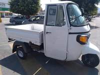 Piaggio Ape 50 2007, tricycle manuel à marche arrière, 3 roues, essence, cylindrée 250 cm³, certificat CEE pour le transport de marchandises et de passagers