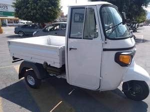 Triciclo Piaggio Ape 50 de 2007 con Reversa Manual, 3 Ruedas, Combustible de Gasolina, Cilindrada de 250cc, Certificado EEC para Uso de Carga y Pasajeros - Product Image 4