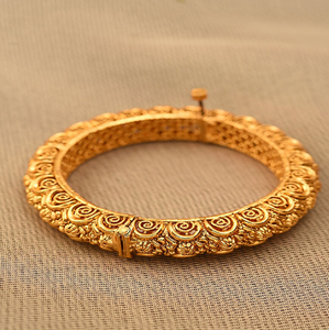 Brazaletes de latón de lujo para mujer, joyería de moda hecha a mano única, juego de brazaletes chapados en oro clásico para ocasiones especiales - Product Image 5