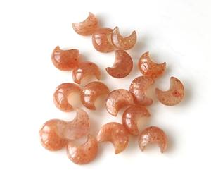 Vente en gros de pierre de soleil naturelle orange de 8 à 30mm en forme de lune à dos plat avec jeu de couleur/feu pour la fabrication de bijoux - Product Image 6