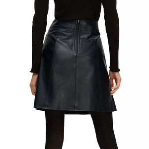 กระโปรงสั้นเอวสูงลำลองฤดูร้อนของผู้หญิงหนัง PU สีทึบพร้อมเข็มขัดออกแบบให้มีจีบระบายอากาศและรอบเอวตามธรรมชาติ - Product Image 6