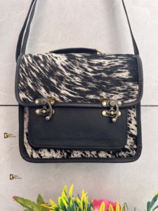 Sac à main léger en cuir de vache élégant pour femmes lettre gland décoration cheveux sur fourrure sac à main multi-usages - Product Image 5