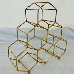 Casier à vin moderne fabriqué en fer Conception de cadre en métal simple et minimaliste pour le stockage de bouteilles et le verre, support à épices utilisé pour la décoration. - Product Image 3