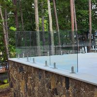 Systèmes de balustrades en verre certifiés pour zones à fort trafic, pour les lieux publics