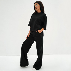Vente en gros de vêtements personnalisés pour femmes ensemble de pantalons deux pièces ensembles assortis décontractés en velours d'été pour femmes - Product Image 4