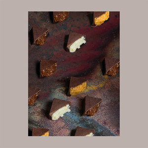 Caja de chocolate de cuero negro de 5 piezas con banda transparente de inserción dorada 215x145H35mm para fiestas - Product Image 4