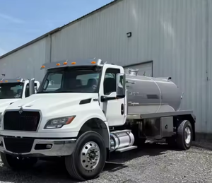 Prix de gros Camion aspirateur MV607 4x2 d'occasion équipé d'un réservoir en aluminium de 2 100 gallons, camion de moyenne capacité pour l'exportation mondiale - Product Image 1