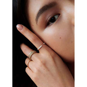 แหวนคลอไดน์และดาเลีย พาฟริง ริงสแต็ค ทองคำแท้ 14k ประดับเพชรทรงปรินเซสคัท ชุบโรเดียม สำหรับใส่ทุกวัน ความบริสุทธิ์ของโลหะ 100% - Product Image 4
