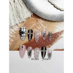 Faux ongles Midnight Cross Press au design élégant et stylé pour les passionnés de nail art - Product Image 3