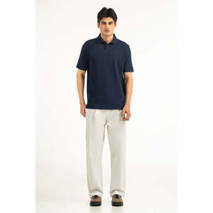 Polo de haute qualité avec broderie, coupe ajustée ou ample, en tissu tricoté infroissable, motif uni, idéal pour le golf - Product Image 5