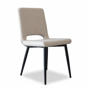 Chaise de salle à manger PASCAL en tissu luxueux au design moderne avec assise et dossier rembourrés pour restaurants et intérieurs résidentiels - Product Image 1