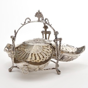 Boîte à biscuits triple pliante en argent sterling Style victorien orné gravé chignon chauffant conteneur décor à la maison - Product Image 2