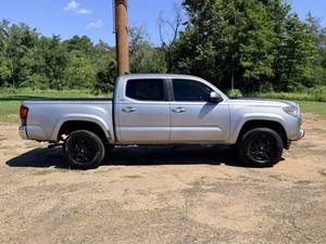Toyota Tacoma SR5 V6 d'occasion à bas prix, modèle 2019, à vendre - Product Image 4