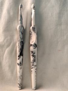 Crochets en résine multicolore Variété de motifs pour produits de tricotage Fournisseur OEM - Product Image 2