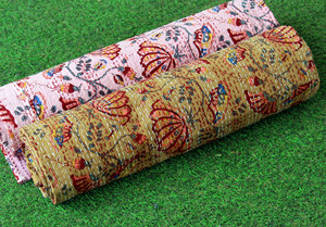 Edredón Kantha de algodón indio hecho a mano con estampado floral para uso en ropa de cama de hotel o hogar - Product Image 6