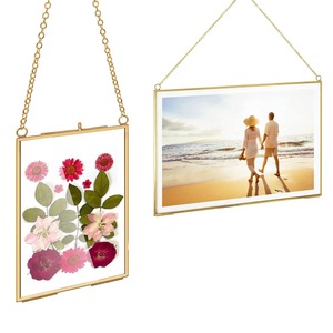 Cadre photo rectangulaire vintage en métal avec finition antique et motif gravé parfait pour les intérieurs traditionnels - Product Image 4