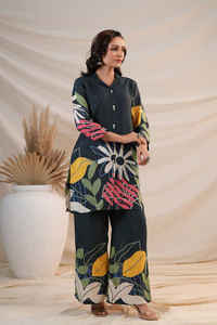 Conjunto de camisa y pantalón con cuello vuelto Tejido de longitud larga para otoño Conjunto conjunto de mujer Nueva temporada como estampado de flores de seda - Product Image 5