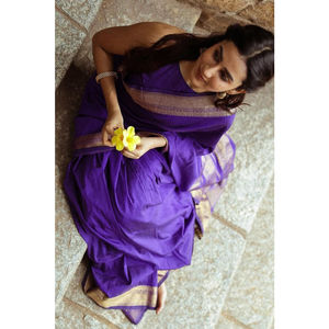 Elégant Saree en soie Lichi doux et complexe Golden Zari Design Bollywood pour les événements traditionnels d'hiver Cadeaux Fashionharbour - Product Image 1