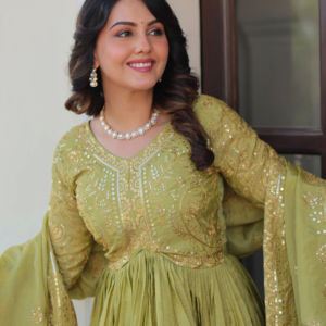 ชุดสีทองปักเลื่อมสีทองแบบพรีเมี่ยมเย็บด้วยผ้าแคนวาส3.5 MTR ผ้าฝ้ายด้านในพร้อมชุด dupatta - Product Image 1