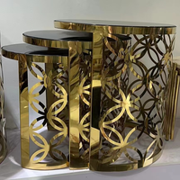 Ensemble de table d'appoint de table ronde en verre noir 3 pièces pour le salon en verre trempé et cadre en acier inoxydable doré