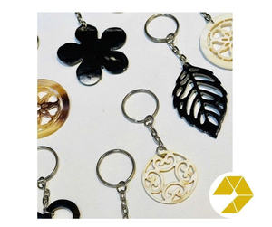 Llavero de Cuerno Auténtico Hecho a Mano de Vietnam, Llavero de Cuerno Natural, Regalo Perfecto, Recuerdo Único Hecho a Mano, Arte - Product Image 1