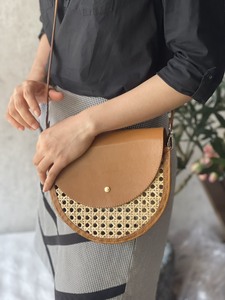 Sac à bandoulière en rotin et cuir tendance 2024 fabriqué au Vietnam pour la saison d'automne - Product Image 3