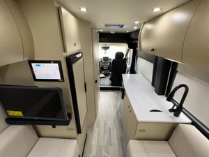 Autocaravana MINT Clase B 2026 RAMz Pleasure Way LEXOR TS l Pleasure Way RV |   RV en venta |   autocaravana |   furgoneta de aventura - Product Image 3