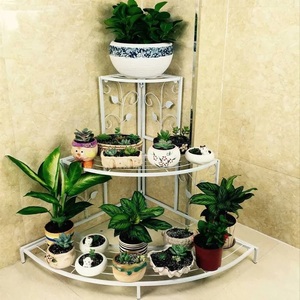 High Quality American Style Powder Coated Metal Planter Stand Decorative Figurines Creative Modal Metal Flower Vase Stand - Product Image 6