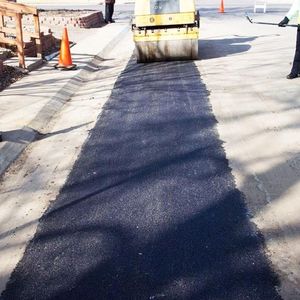 EasyPave Cold Patch pour les projets de bricolage, offrant une application simple et une forte adhérence pour les besoins de réparation à domicile - Product Image 5