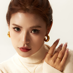 Collar Moderno Lineal Asimétrico en Forma de Y de J&D, Chapado en Oro de 18K, Acero Inoxidable, Cadena Geométrica con Colgante de Cuerda, Diseño de Collar Moderno - Product Image 4